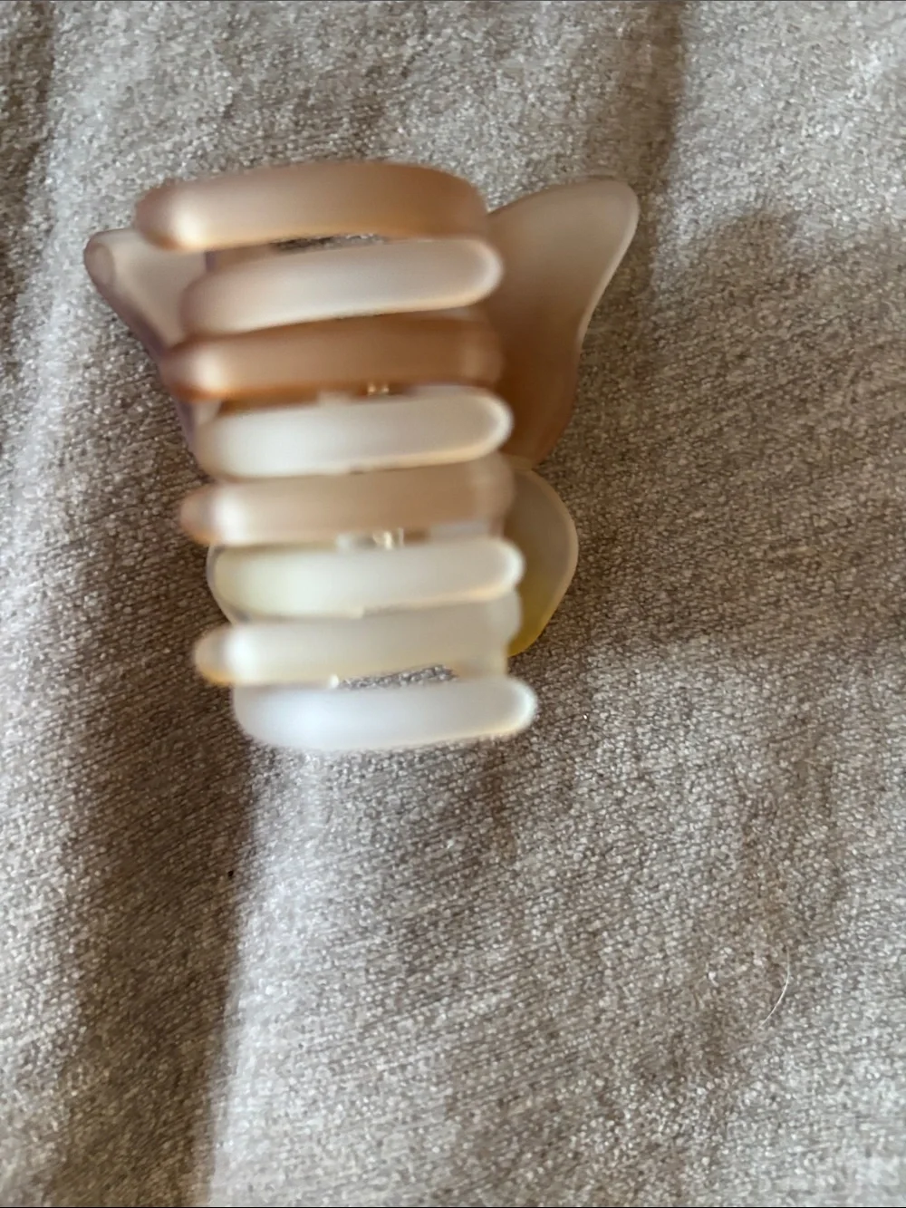 Urban Outfitters Bella Butterfly Claw Clip. NWT. Tan